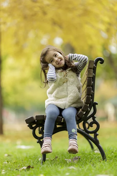 Little girl at the bench — Stock Photo, Image