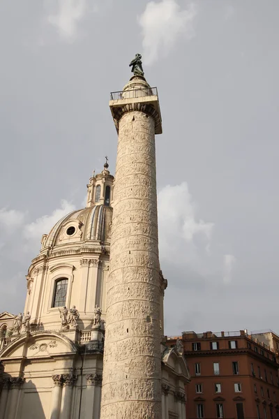 Traianus-oszlop (colonna traiana), Róma, Olaszország — Stock Fotó