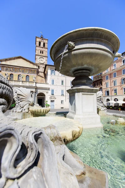 Trastevere广场的圣玛利亚广场 — 图库照片