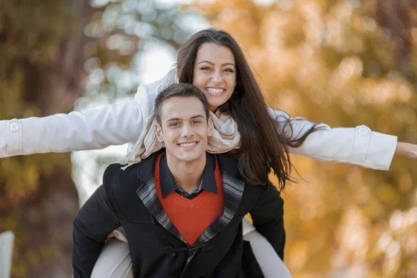 Casal jovem — Fotografia de Stock