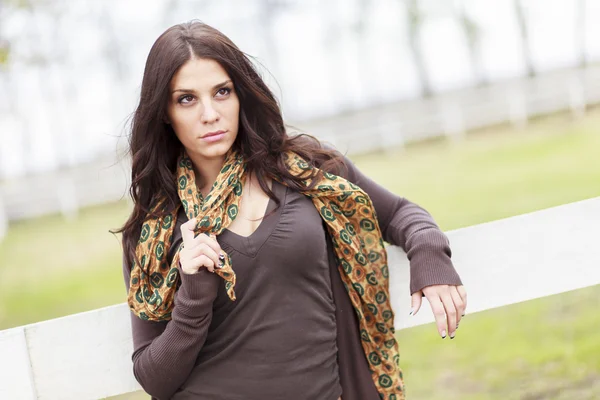 Young woman at autumn park — Stock Photo, Image