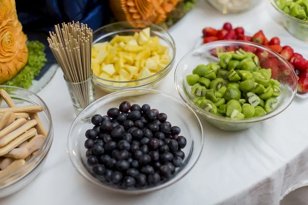 Fruit op tafel — Stockfoto