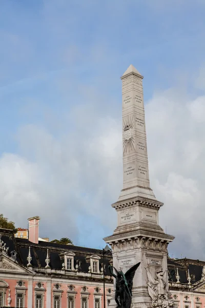 Obelisco na Praca dos Restauradores em Lisboa — Fotografia de Stock