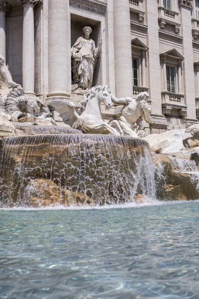 Trevi fuente en roma, italia — Foto de Stock