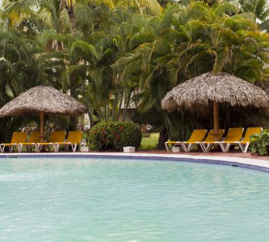 tropikal tatil köyü