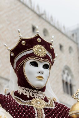 Venedik karnaval maskesi