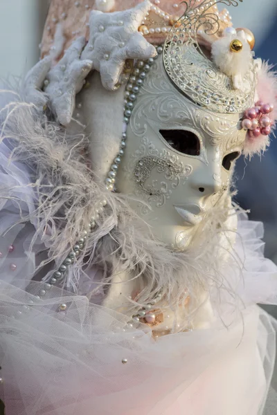 Masque de carnaval vénitien traditionnel — Photo
