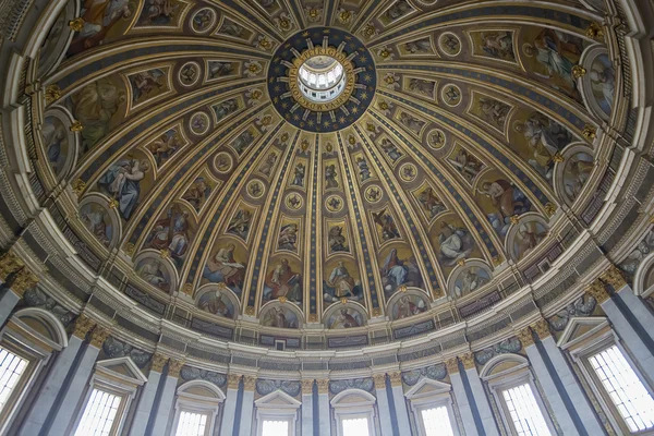 Catedral de San Pedro en el Vaticano — Foto de Stock