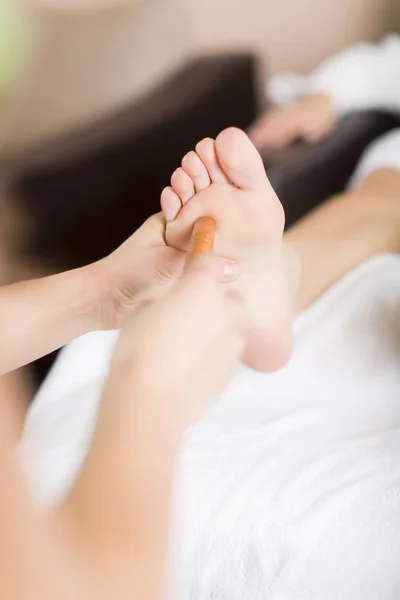 Gros plan du massage des pieds — Photo