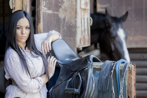 Pretty young woman in the stable — Stock Photo, Image
