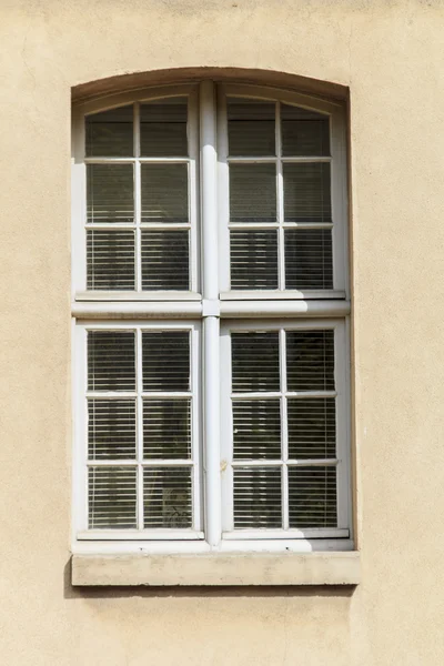 Окно Парижа — стоковое фото