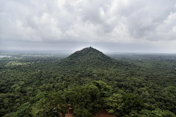 Vista de Pidurangala da fortaleza de Sigiriya — Fotografia de Stock