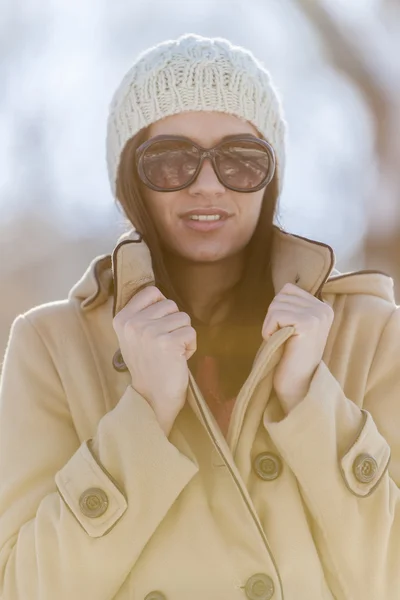 Young woman at winter — Stock Photo, Image