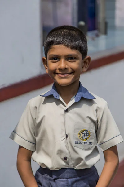 Schooljongen uit sri lanka — Stockfoto