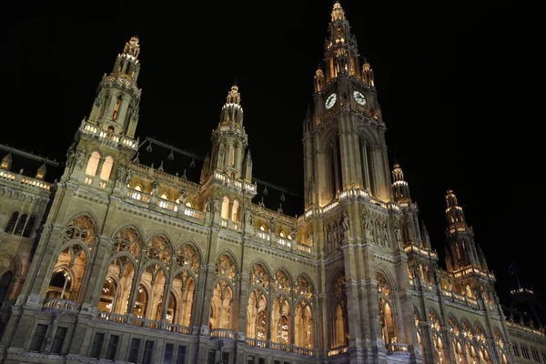 Stadhuis van Wenen 's nachts — Stockfoto