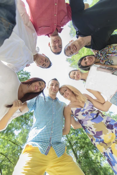 Teenagers in the park with tablet — Stock Photo, Image