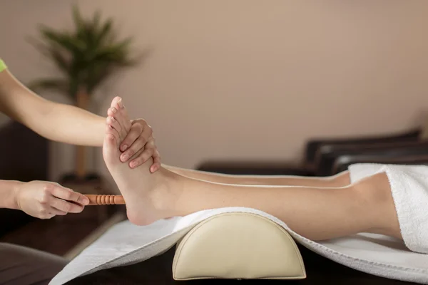 Primer plano del masaje de pies — Foto de Stock