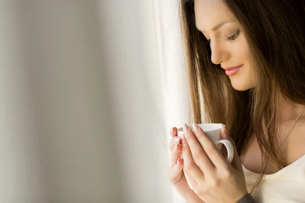 Pretty young woman — Stock Photo, Image