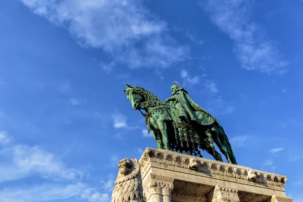 Estátua de Estêvão I da Hungria no Bastião dos Pescadores, Budapeste — Fotografia de Stock