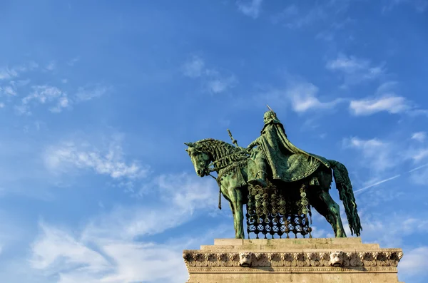 Estátua de Estêvão I da Hungria no Bastião dos Pescadores, Budapeste — Fotografia de Stock