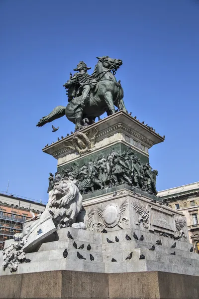 维托里奥 · 埃莱二世在米兰的雕像 — 图库照片