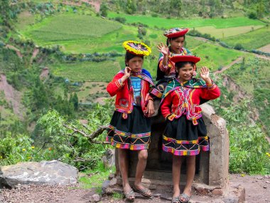 Çocuklar, mirador taray pisac Peru yakınlarında