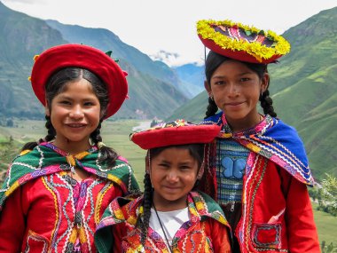Children at Mirador Taray near Pisac in Peru