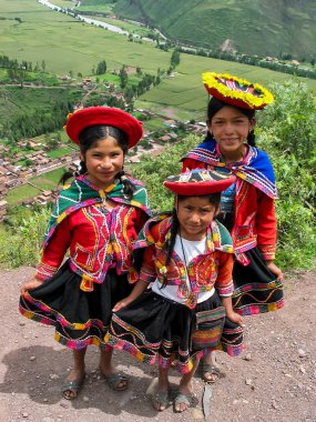 Çocuklar, mirador taray pisac Peru yakınlarında