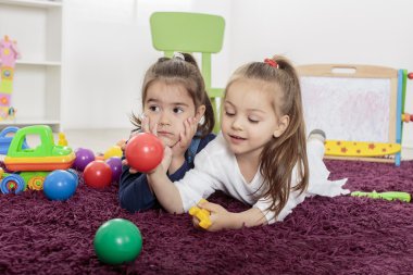 Küçük kızların odasına