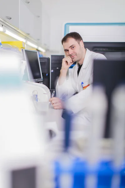 Mannen i laboratoriet — Stockfoto