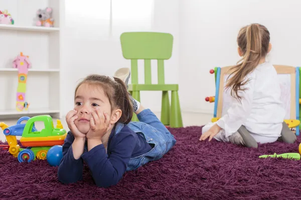 Niñas en la habitación — Foto de Stock