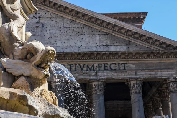 Фонтана Пантеона в Риме — стоковое фото