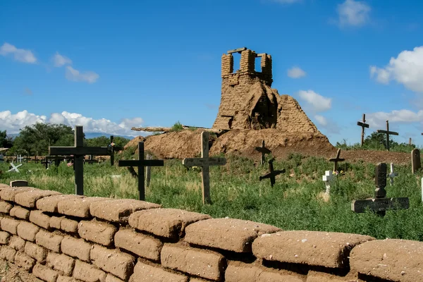 Stary belltower od san geronimo kaplicy w taos pueblo, Stany Zjednoczone Ameryki — Zdjęcie stockowe