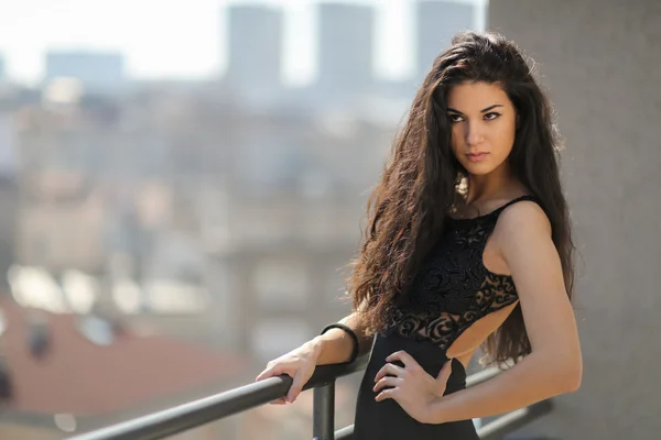 Young woman on the city roof — Stock Photo, Image