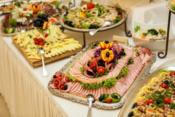 Comida na mesa — Fotografia de Stock