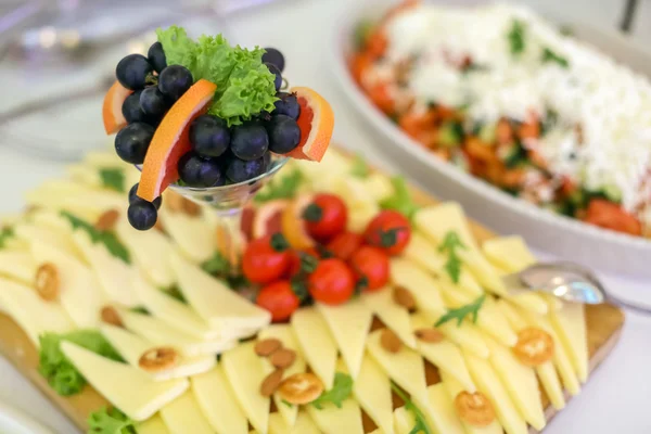 Essen auf dem Tisch — Stockfoto