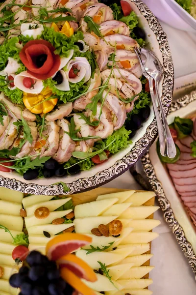 Comida sobre la mesa — Foto de Stock