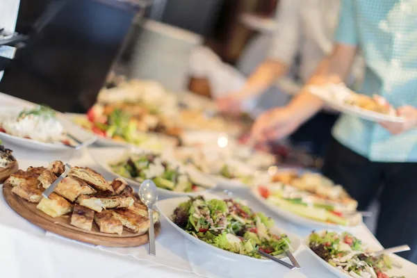 Comida na mesa — Fotografia de Stock