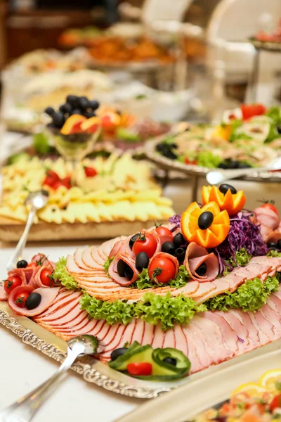 Comida na mesa — Fotografia de Stock