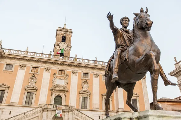 Standbeeld van Marcus aurelius — Stockfoto