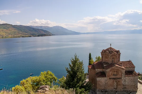 Church near the lake — Stock Photo, Image