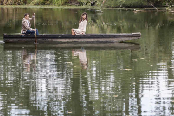 Couple en bateau — Photo