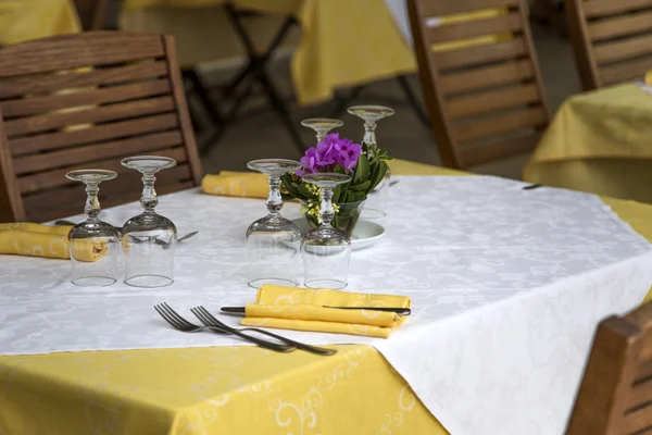 Table at restaurant — Stock Photo, Image