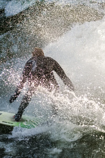 Surfer permanent aan boord — Stockfoto