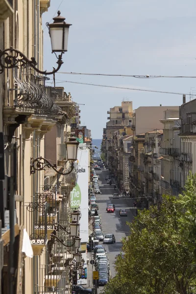 Улица Катании, Италия — стоковое фото