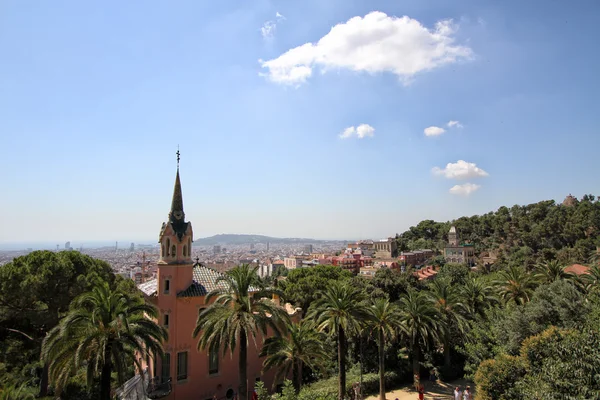 Park Güell Barcelonában, Spanyolország — Stock Fotó