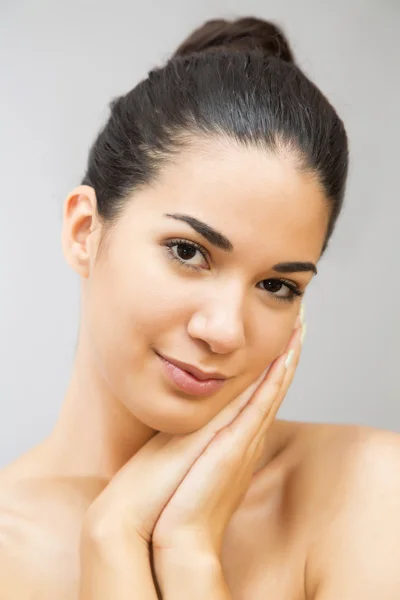 Mujer bastante joven — Foto de Stock