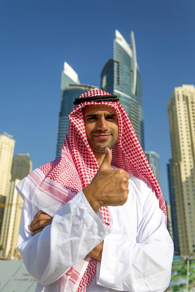 Портрет молодого арабского бизнесмена — стоковое фото