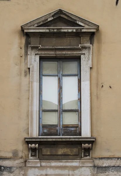 Altes sizilianisches fenster — Stockfoto