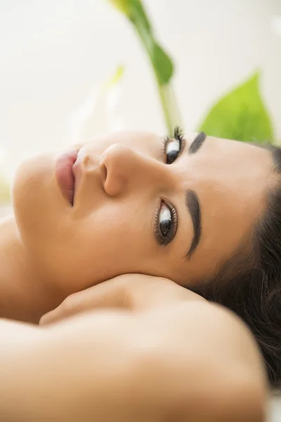 Pretty young woman having a massage — Stock Photo, Image